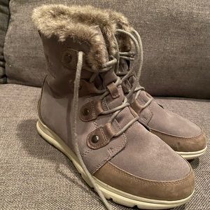 Sorel short boots with fur lining